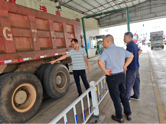 區(qū)交通運輸局深入機動車檢測站指導安全生產(chǎn)工作